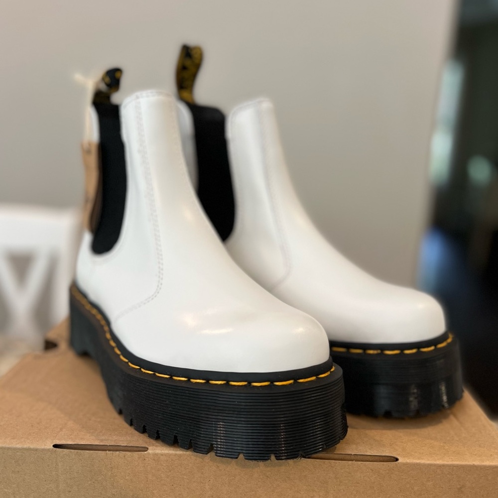 DR. MARTENS
White Quad Platform Chelsea Boots